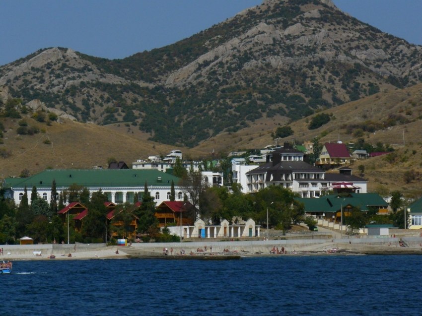 Отели в Крыму возле моря с бассейном